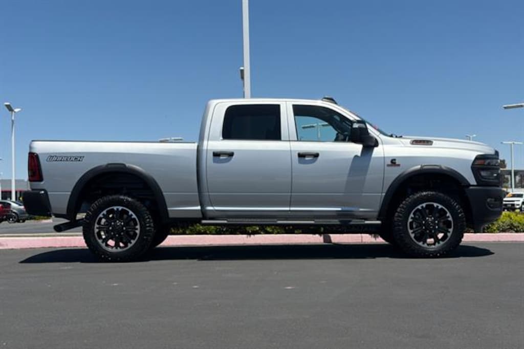 New 2026 Ram 2500 TRADESMAN CREW CAB 4X4 Pickup