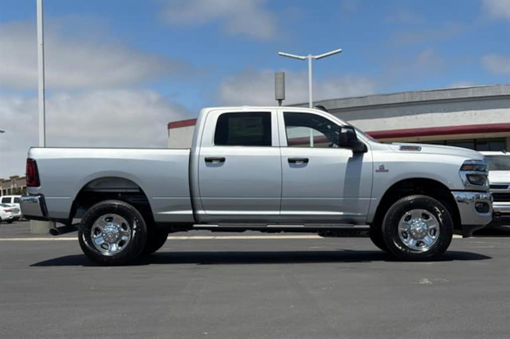 New 2026 Ram 2500 TRADESMAN CREW CAB 4X4 6'4 BOX Pickup
