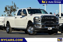 2026 Ram 3500 TRADESMAN CREW CAB 4X4 8' BOX Pickup