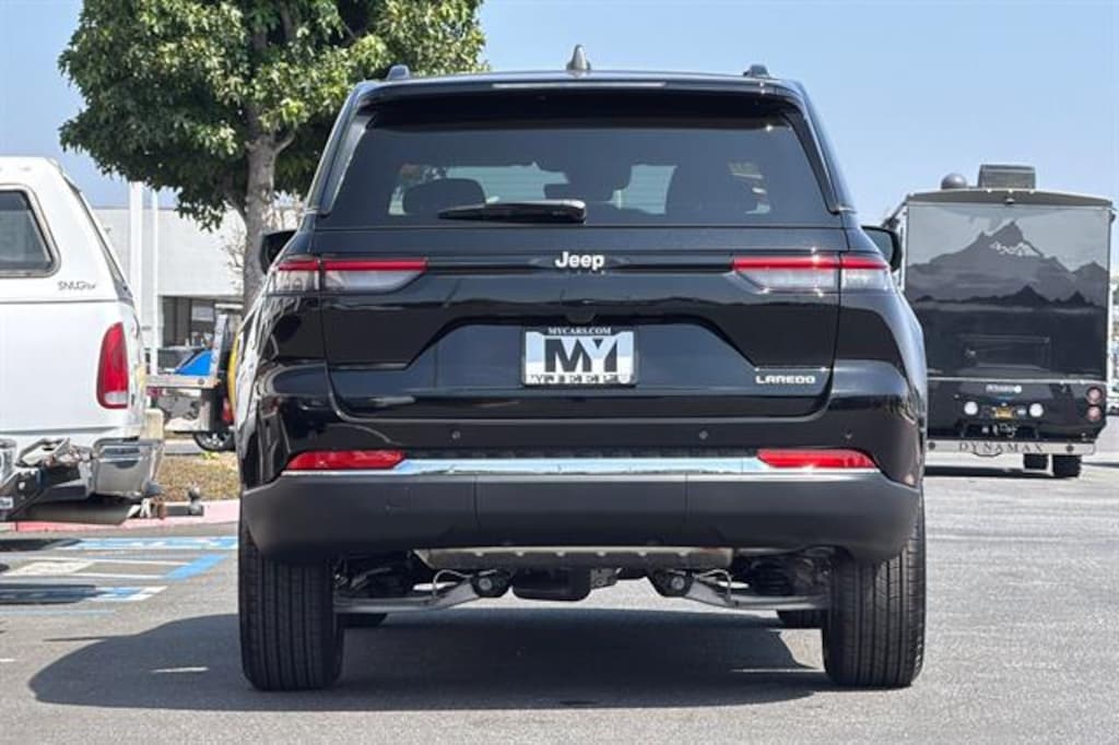 New 2026 Jeep Grand Cherokee LAREDO 4X2 Sport Utility