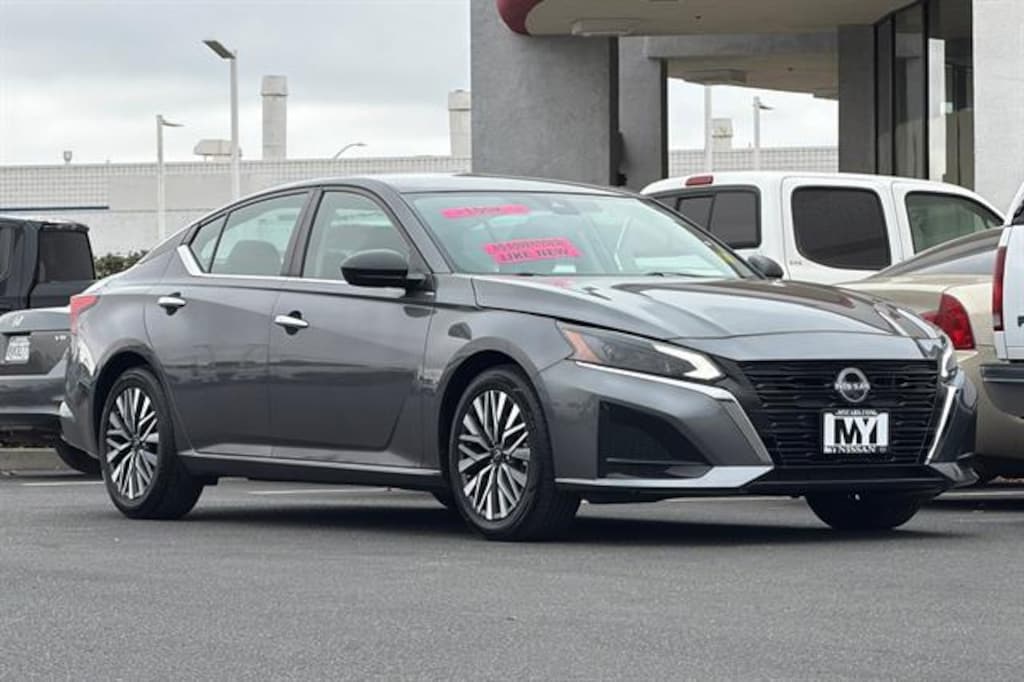 Used 2024 Nissan Altima 2.5 SV Car