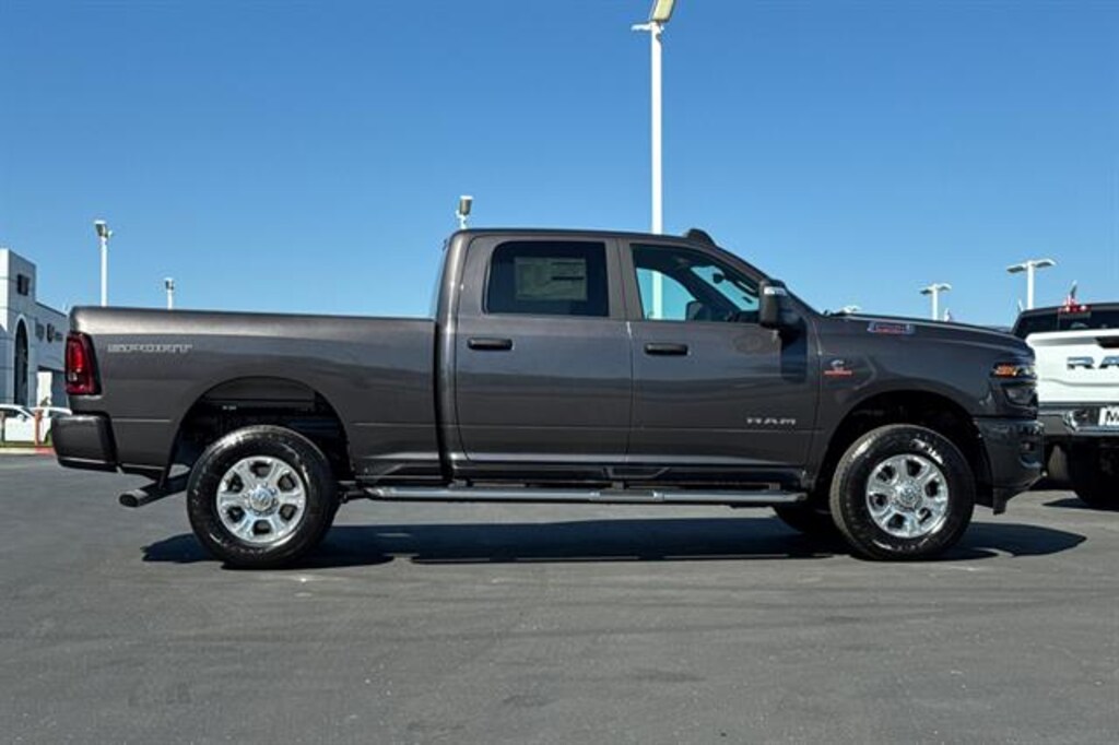New 2026 Ram 2500 BIG HORN CREW CAB 4X4 6'4 BOX Pickup