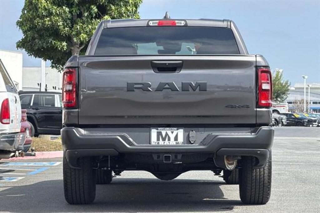 New 2026 Ram 1500 TRADESMAN CREW CAB 4X4 5'7 BOX Pickup