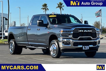 2026 Ram 3500 TRADESMAN CREW CAB 4X4 8' BOX Pickup