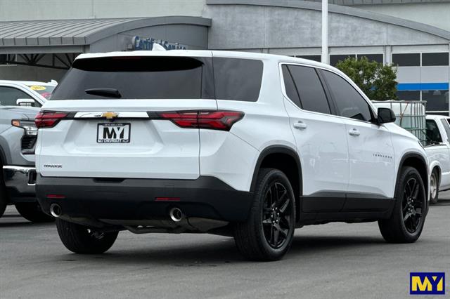 2023 Chevrolet Traverse LS photo 4