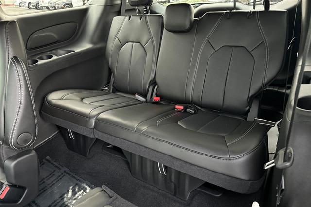 2026 Chrysler Voyager LX - Photo 11