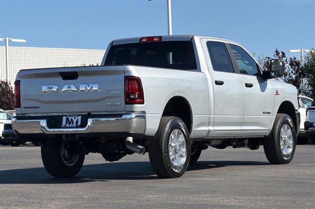 New 2026 Ram 2500 BIG HORN CREW CAB 4X4 6'4 BOX Pickup