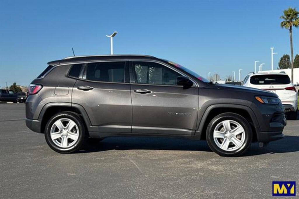 Used 2022 Jeep Compass Latitude Sport Utility