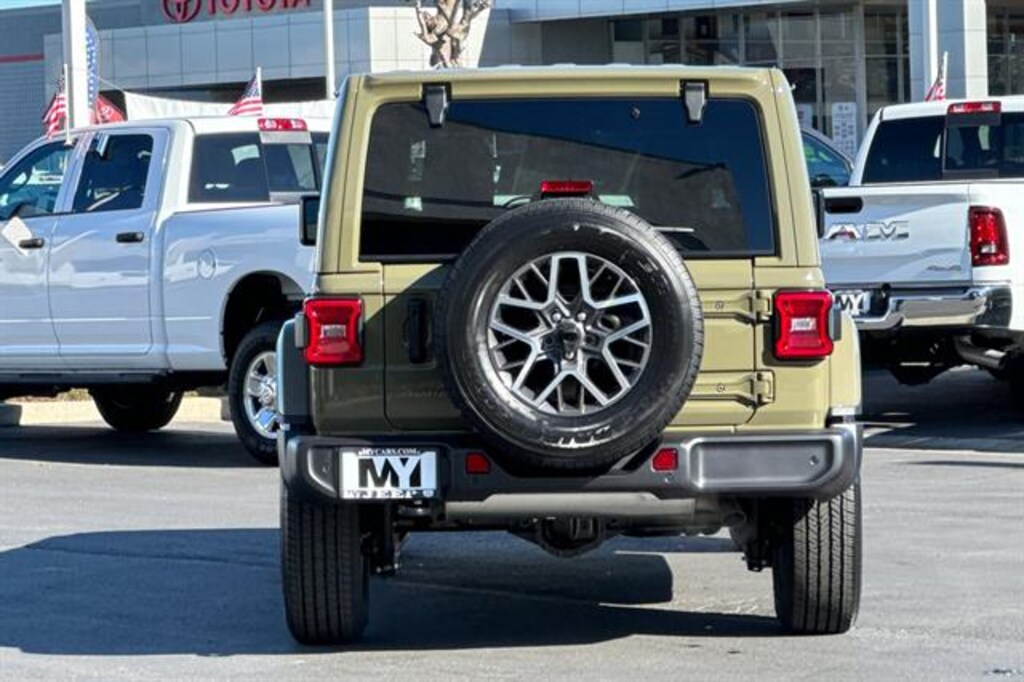 New 2026 Jeep Wrangler 4-DOOR SAHARA Sport Utility