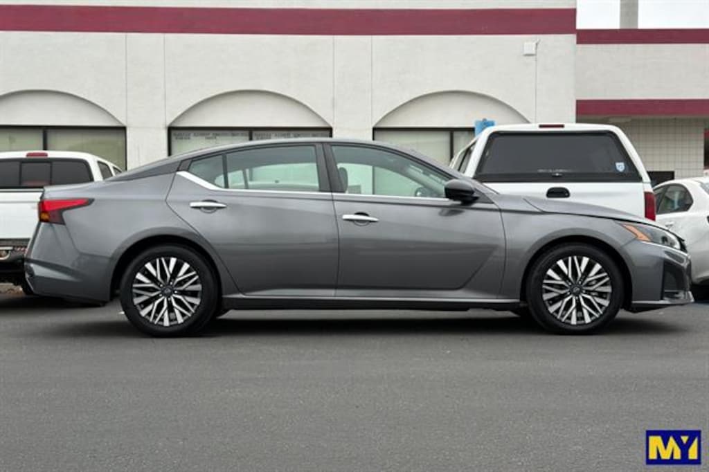 Used 2024 Nissan Altima 2.5 SV Car