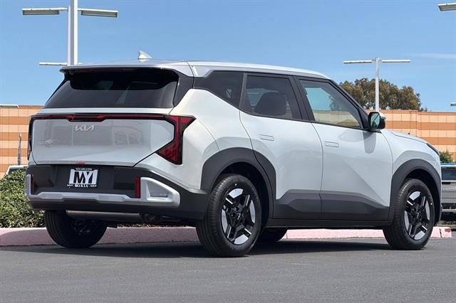 New 2027 Kia Seltos LX