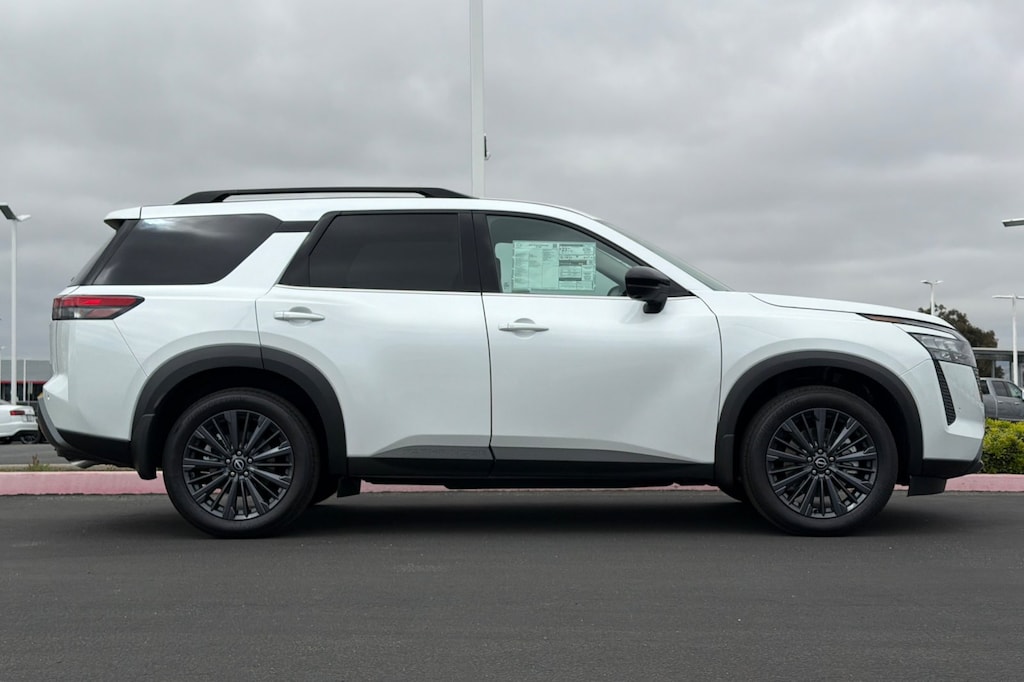 New 2026 Nissan Pathfinder SL SUV