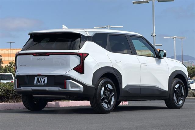 New 2027 Kia Seltos LX