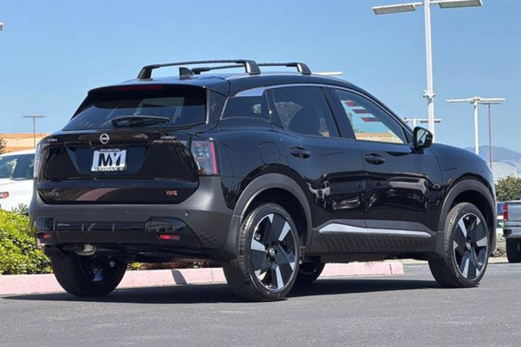 New 2026 Nissan Kicks SR SUV