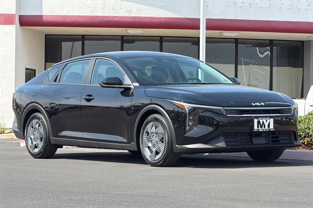 New 2026 Kia K4 LX