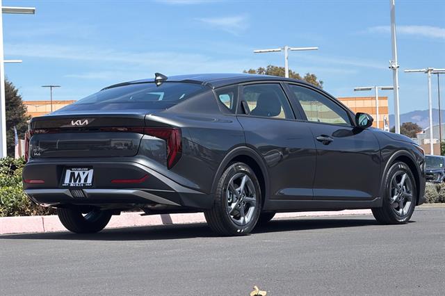New 2026 Kia K4 LXS
