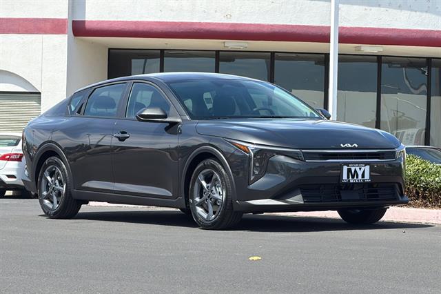 New 2026 Kia K4 LXS