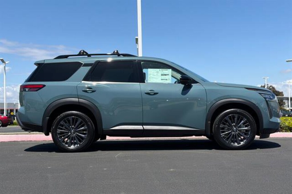 New 2026 Nissan Pathfinder SL SUV