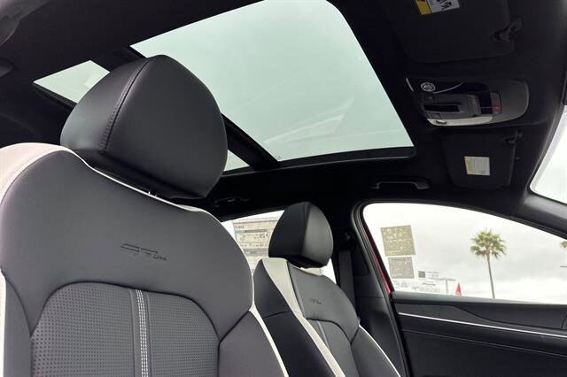 2026 Kia K5 GT-Line - Photo 17
