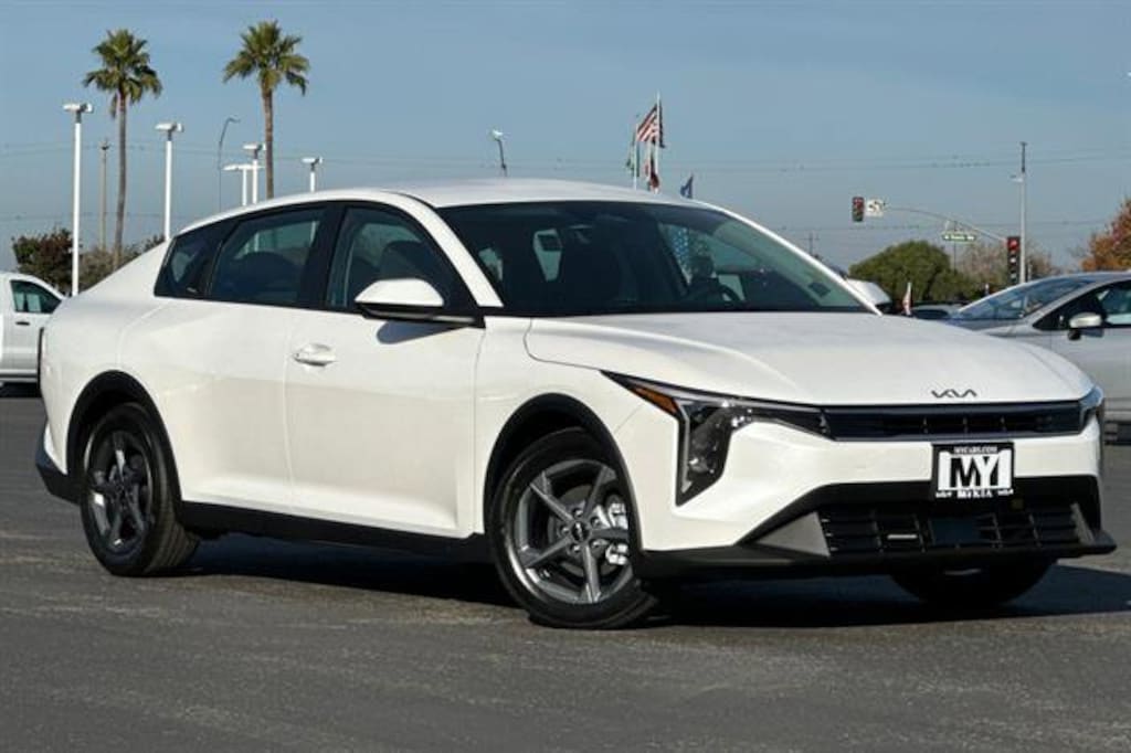 New 2025 Kia K4 LXS Sedan