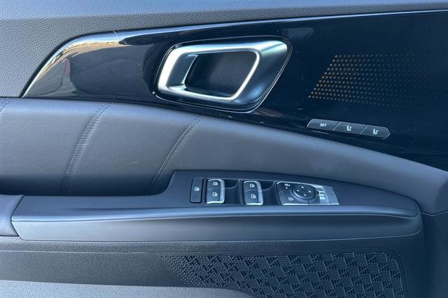 2025 Kia Carnival SX Prestige - Photo 11