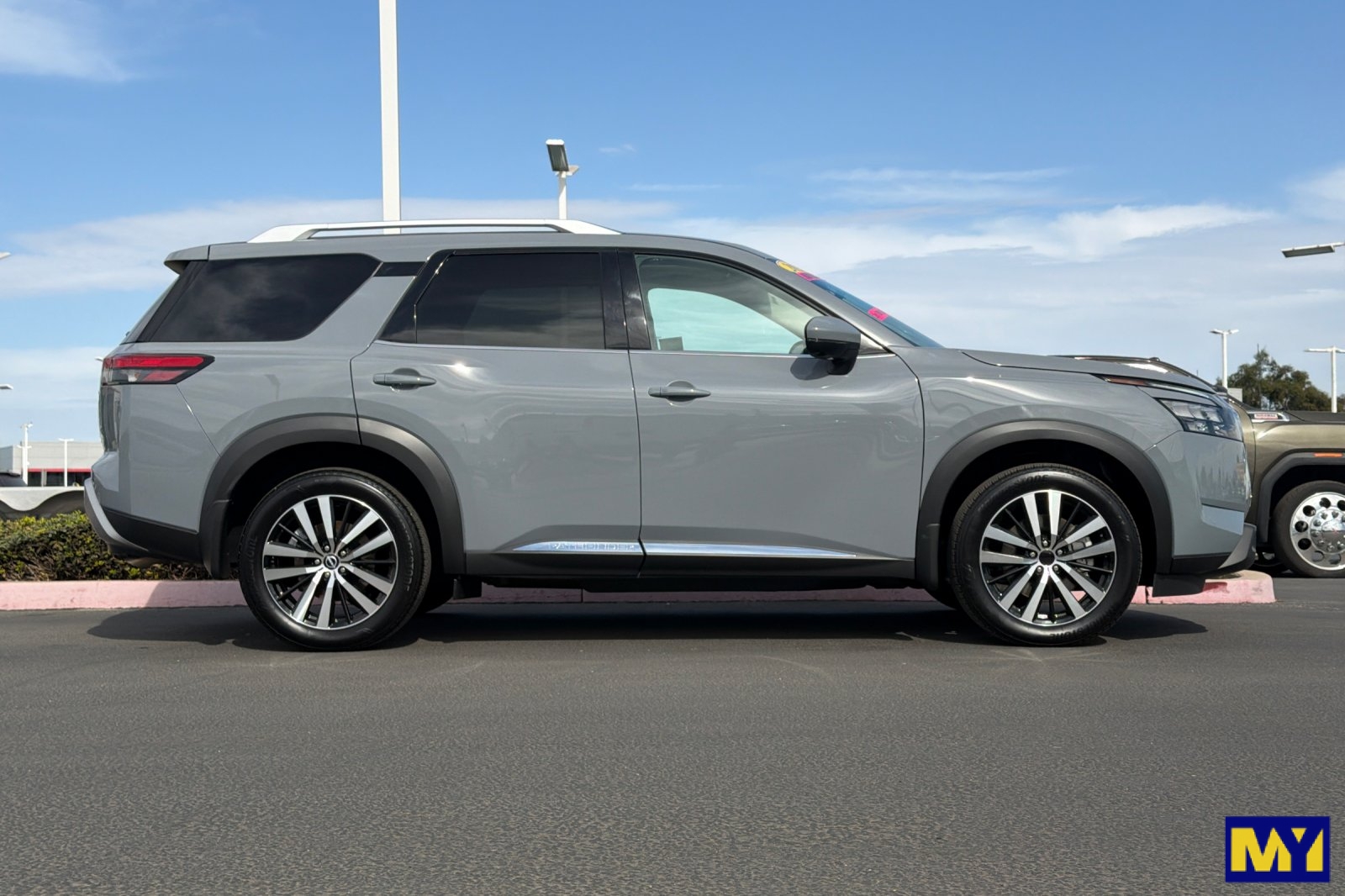 Used 2025 Nissan Pathfinder Platinum SUV