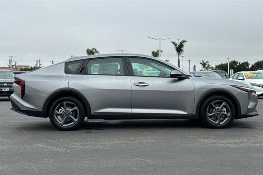 New 2025 Kia K4 LXS Sedan