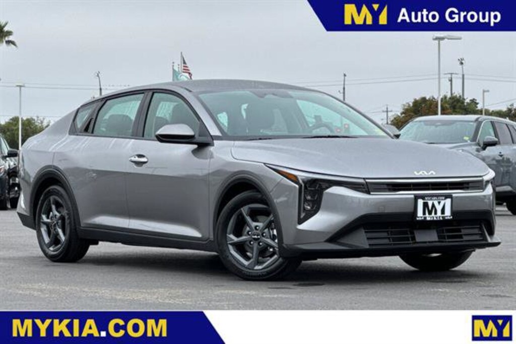 New 2025 Kia K4 LXS Sedan
