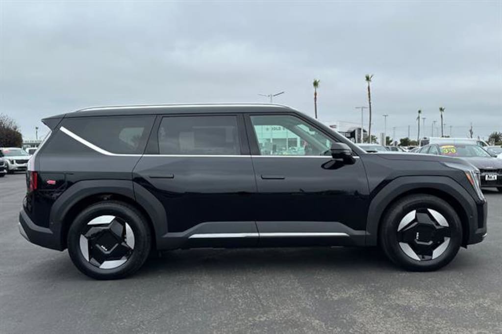 New 2026 Kia EV9 Wind SUV