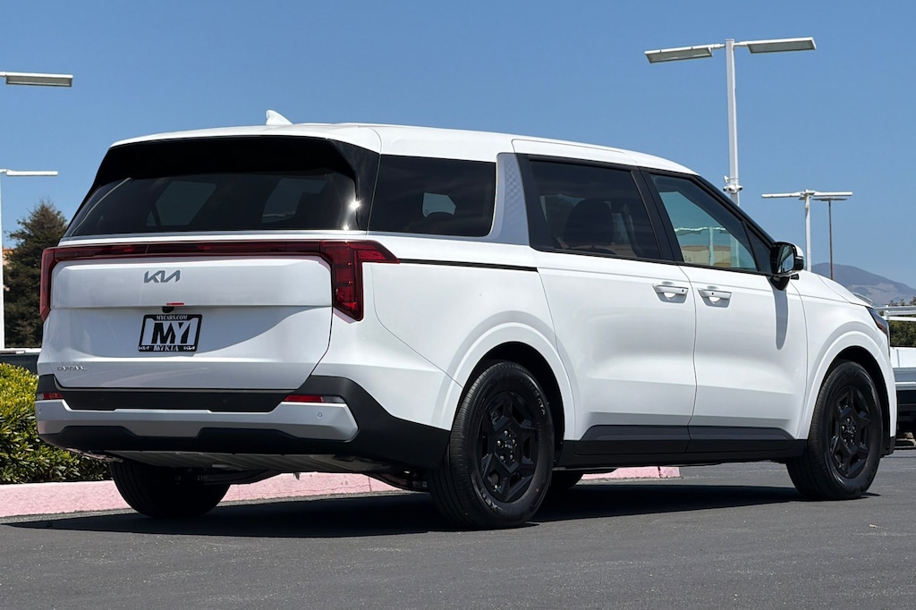 New 2026 Kia Carnival LXS Van Passenger Van