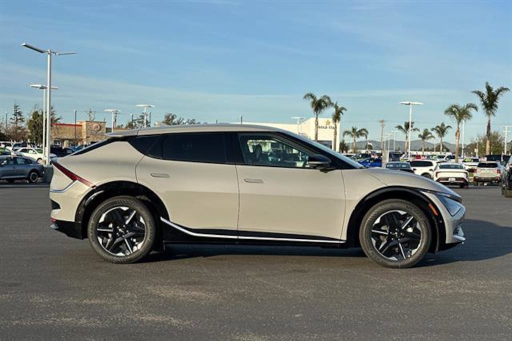 New 2025 Kia EV6 Wind SUV