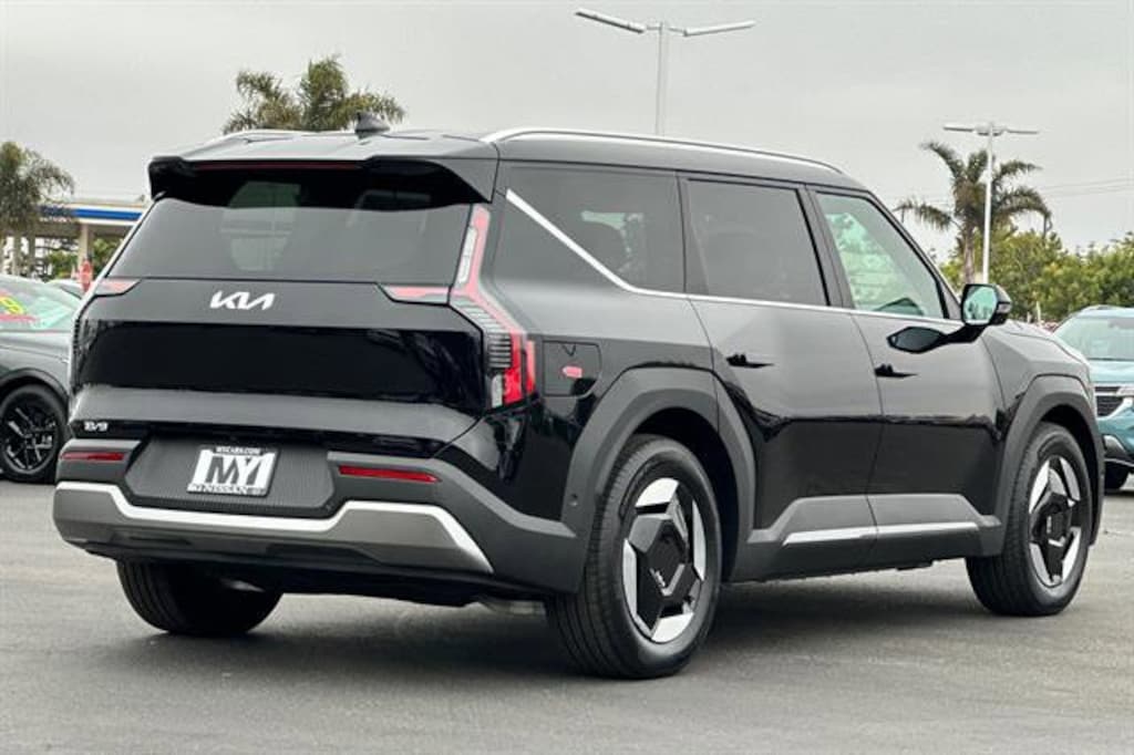 New 2026 Kia EV9 Wind SUV
