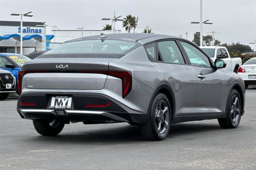 New 2025 Kia K4 LXS Sedan