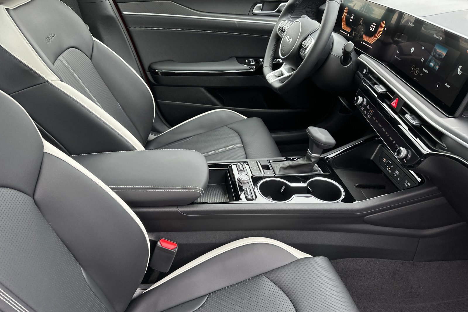 2026 Kia K5 GT-Line - Photo 16