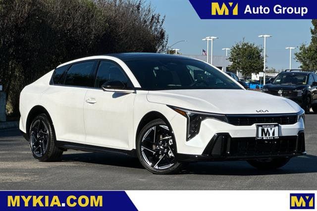 2025 Kia K4 GT-Line's photo