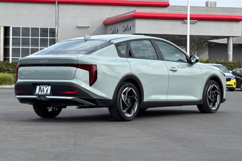 New 2025 Kia K4 EX Sedan