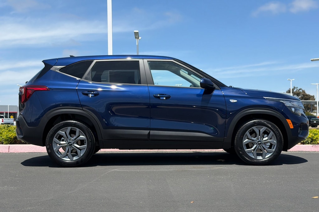 New 2026 Kia Seltos LX SUV