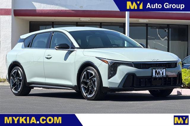 2026 Kia K4 GT-Line AT Hatchback's photo