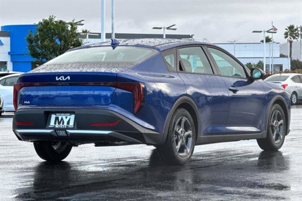 New 2025 Kia K4 LXS Sedan