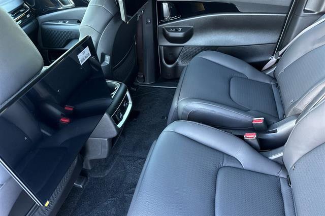 2025 Kia Carnival SX Prestige - Photo 13