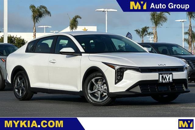 2025 Kia K4 LXS's photo