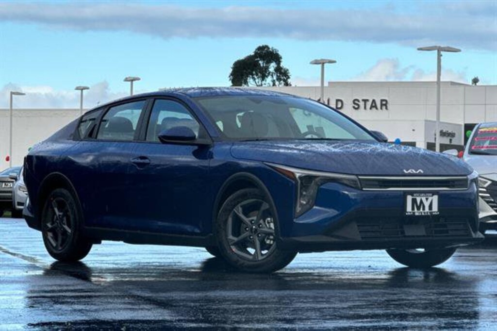 New 2025 Kia K4 LXS Sedan