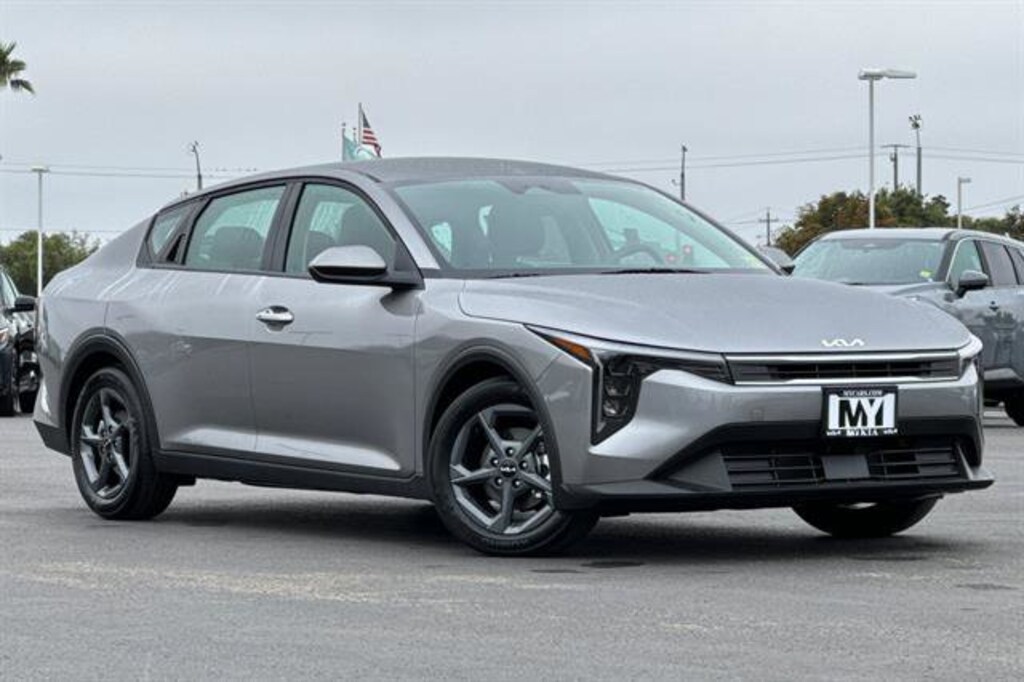 New 2025 Kia K4 LXS Sedan