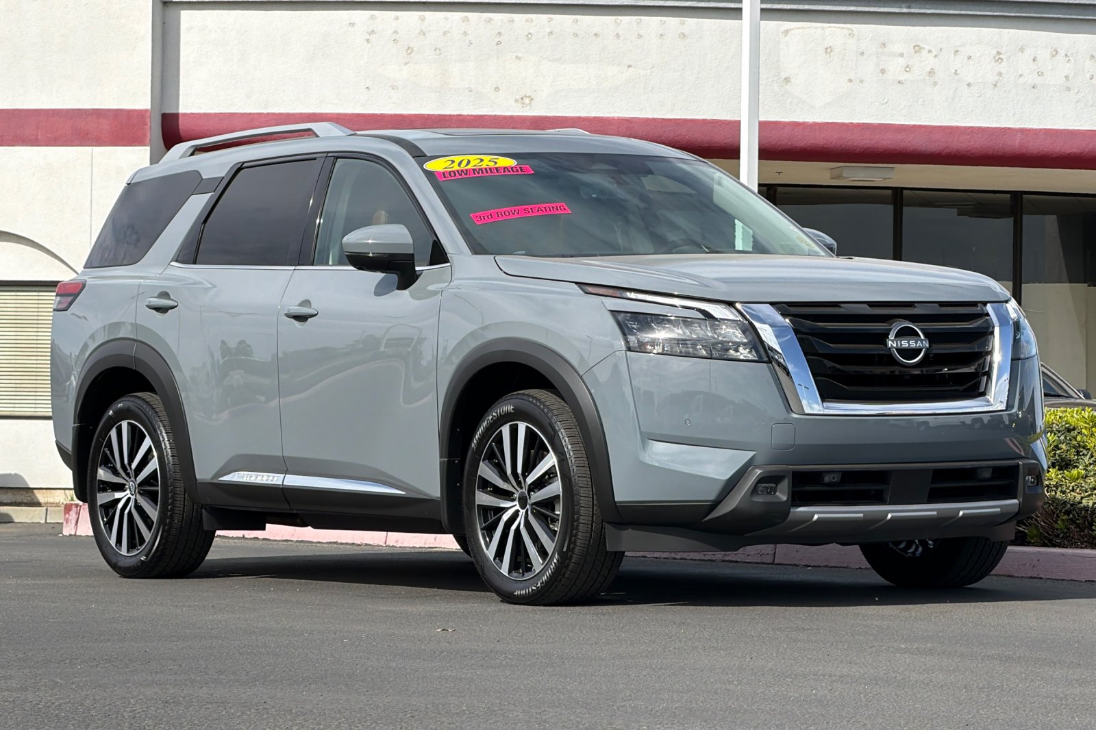 Used 2025 Nissan Pathfinder Platinum SUV