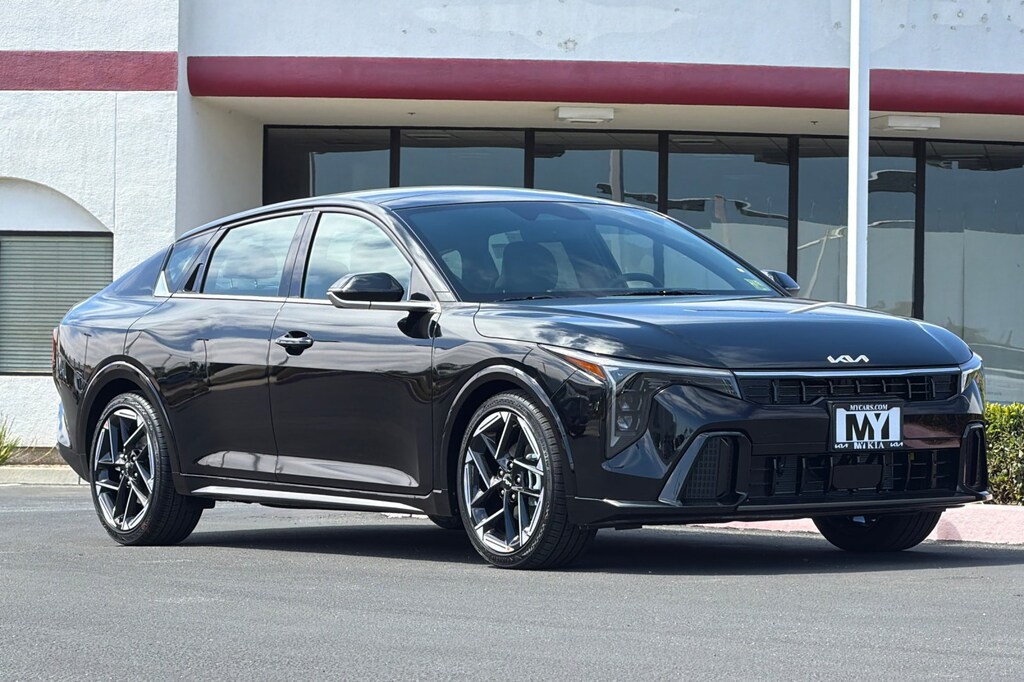 New 2026 Kia K4 GT-Line Sedan