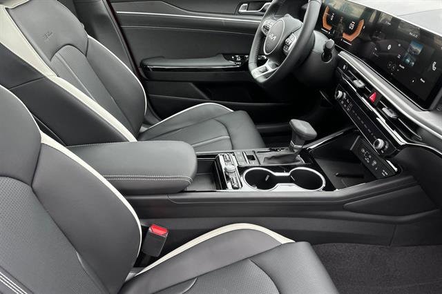 2026 Kia K5 GT-Line - Photo 16