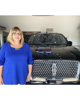 Staff member Karen Craiger from ID_f2b16a6bd84b