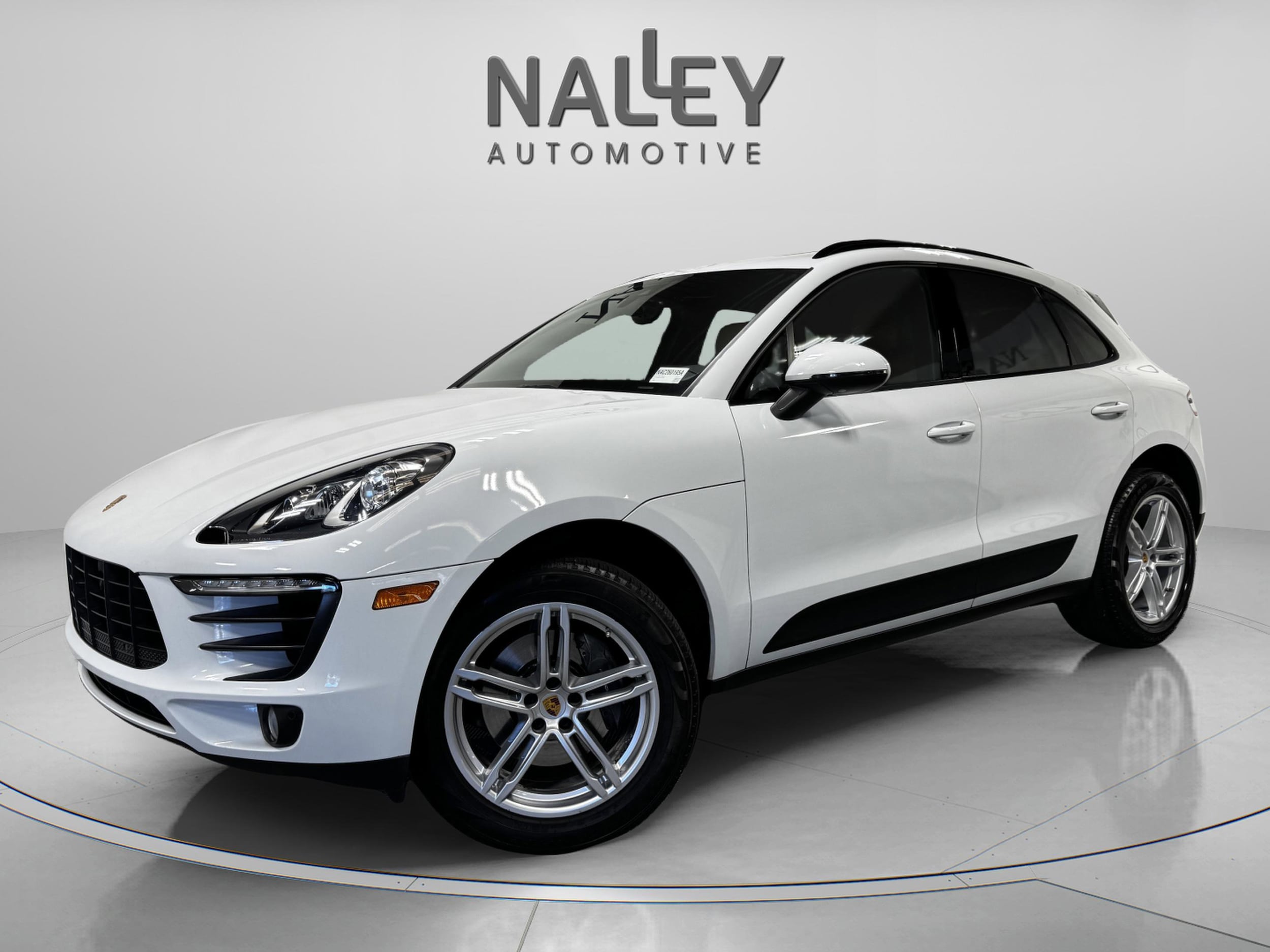 2018 Porsche Macan Sport Edition's photo