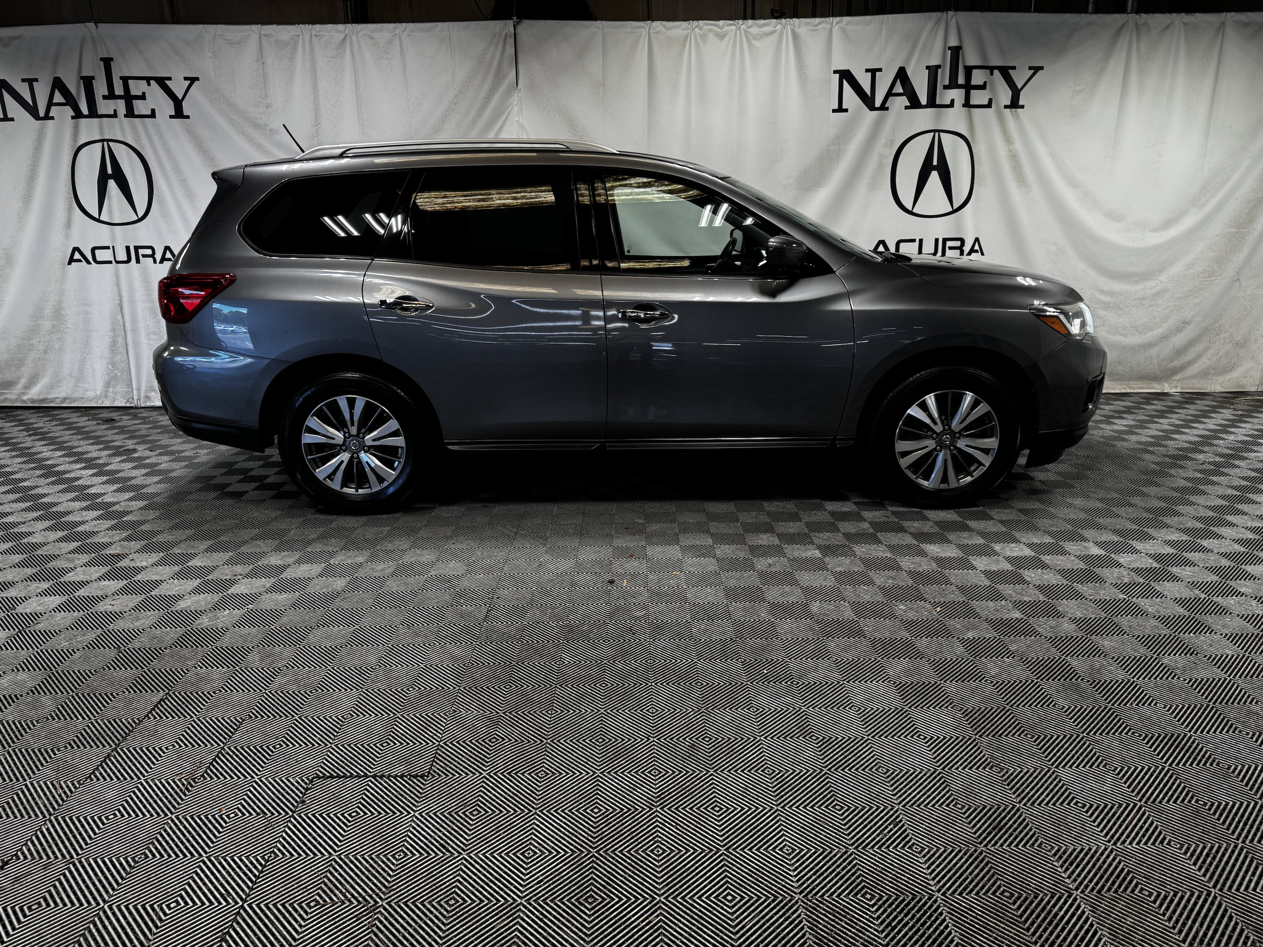 Used 2018 Nissan Pathfinder SL with VIN 5N1DR2MN7JC628982 for sale in Marietta, GA