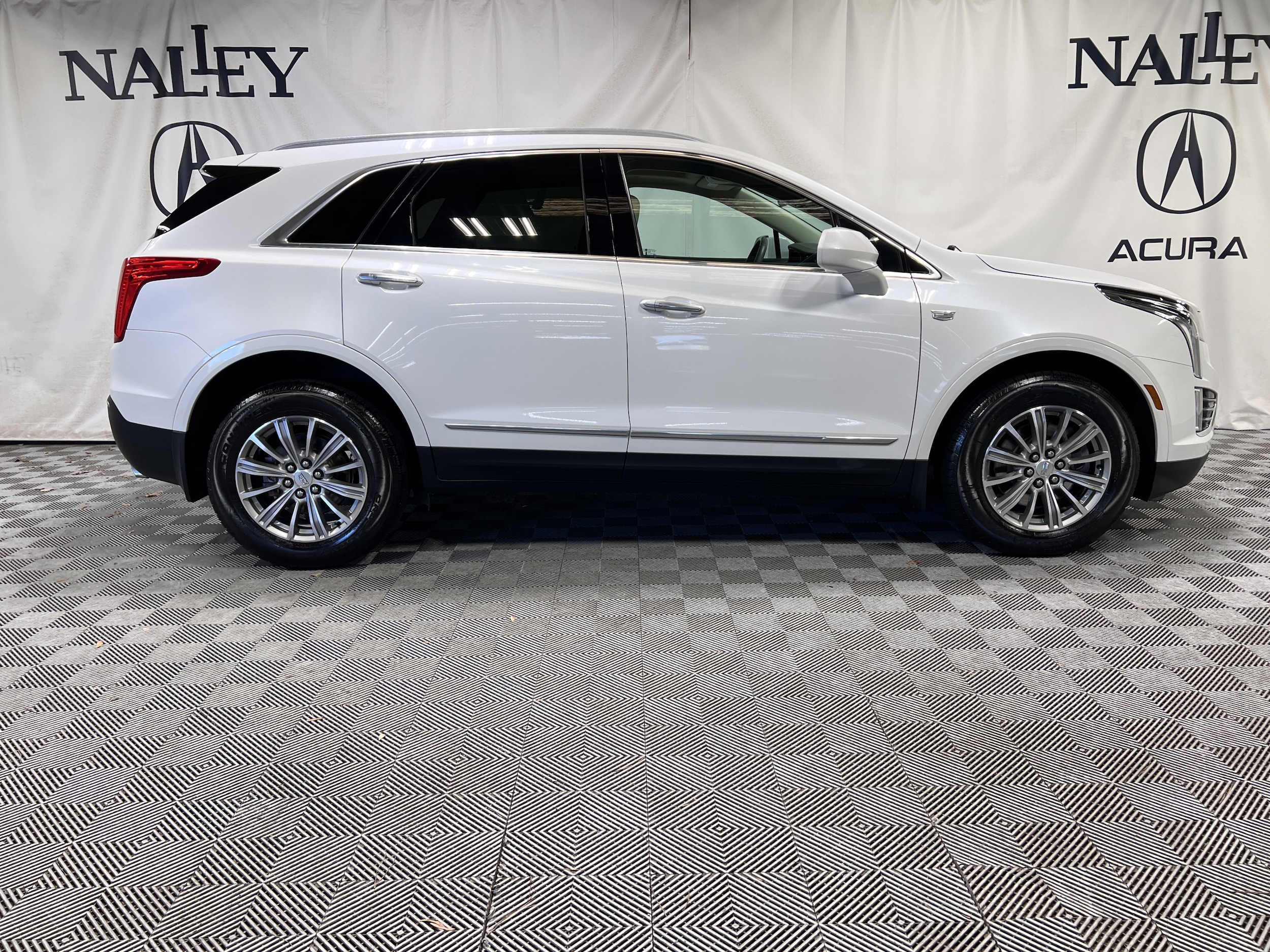 Used 2017 Cadillac XT5 Luxury with VIN 1GYKNBRS1HZ238998 for sale in Marietta, GA